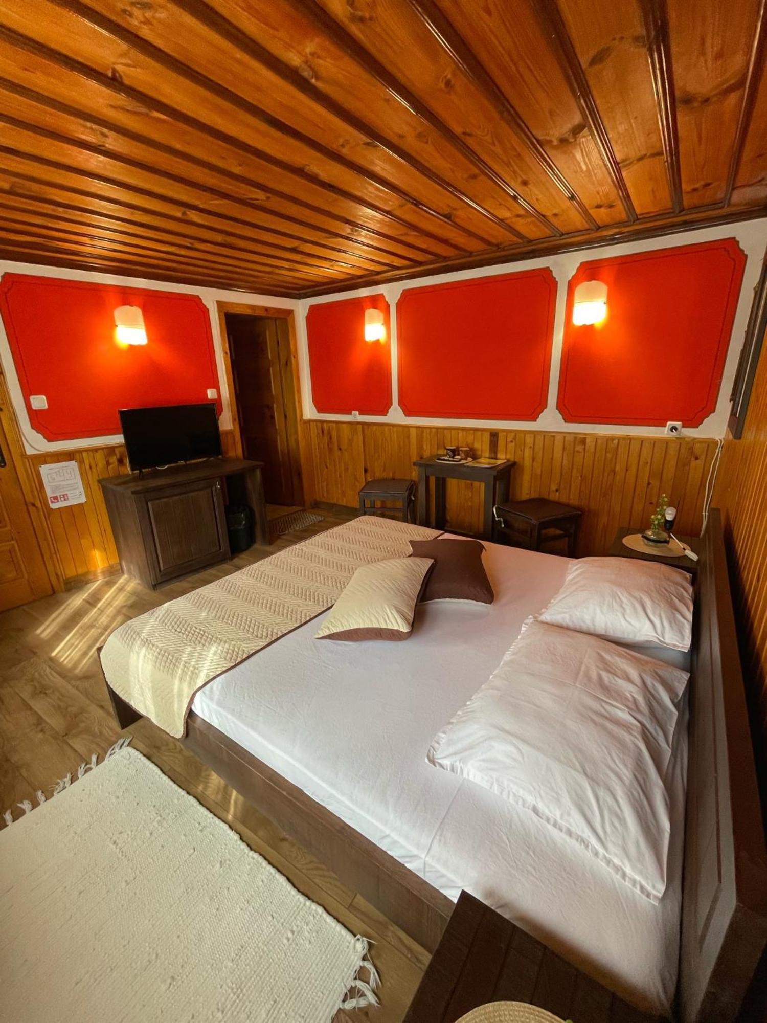 Guest Rooms Colorit Koprivshtitsa Ngoại thất bức ảnh